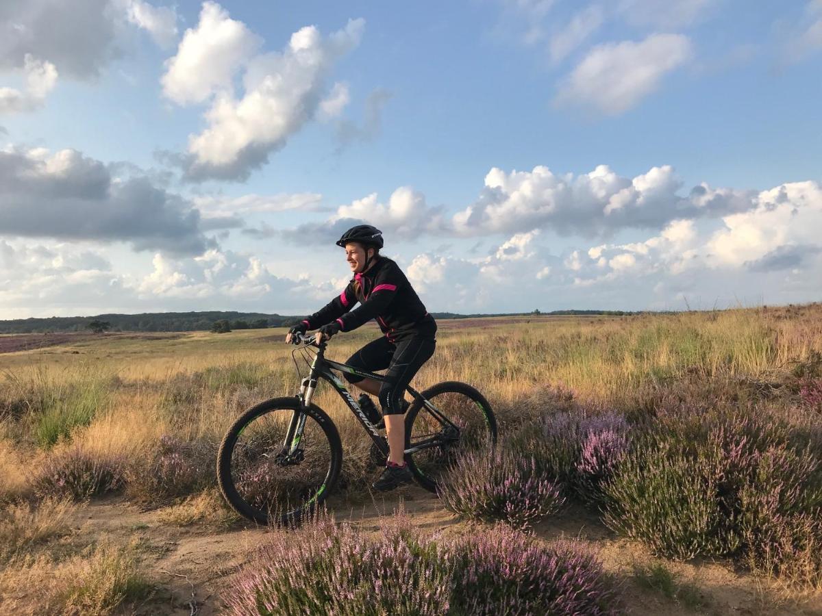Chalet Op De Veluwe # Berk Putten Eksteriør billede
